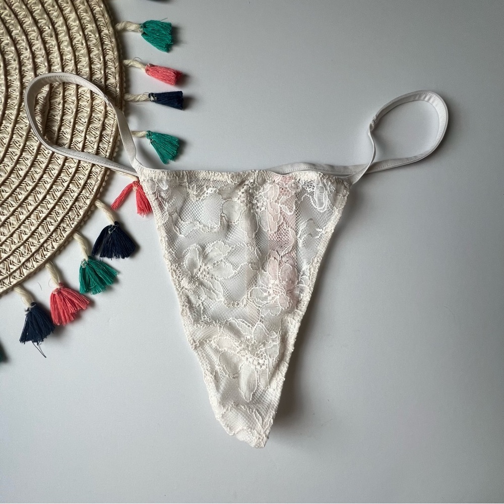 Victoria's Secret Shine Strap Lace V-String Panty White Medium NEW
